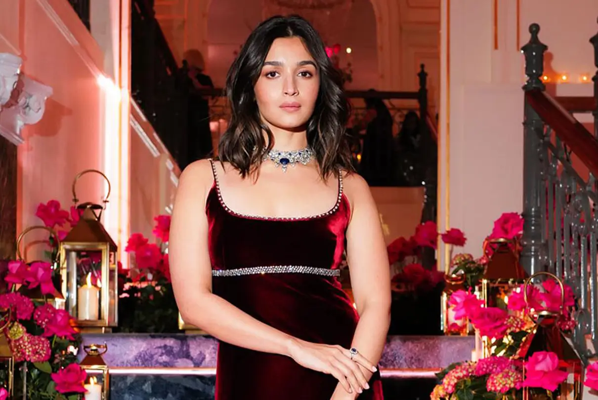 Alia Bhatt Dazzles in ₹20 Cr Diamond Jewelry at Hope Gala in London: Check Out Her Stunning Sapphire Necklace