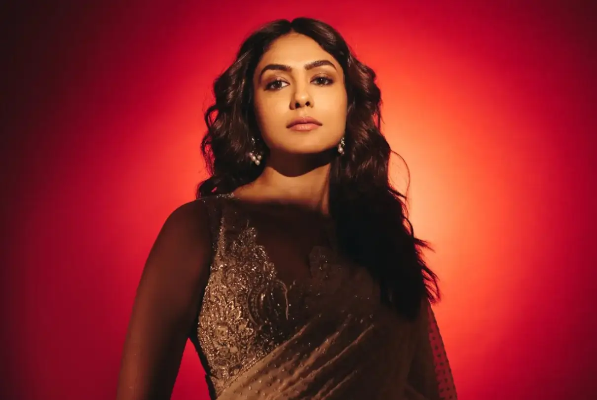 Mrunal Thakur Reveals of Losing Good Films Due to Intimate Scenes as Parents Did Not Approve It: Says "Papa, I Cannot Miss...."