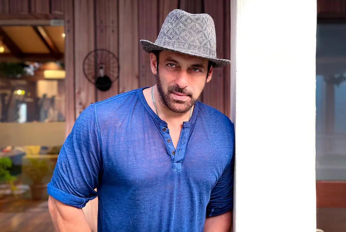 Salman Khan's 1st Appearance After Gun-firing Incident; Continues Work After Firing