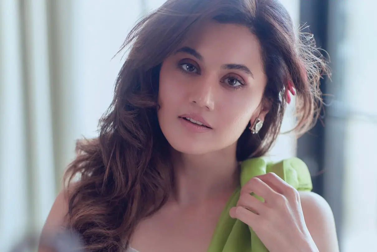 Taapsee Pannu Says Paparazzi ‘Push and Press the Buttons’ for Clickbait Videos; Also Mentions "I Am Allowed to Have a Life Beyond My Work"