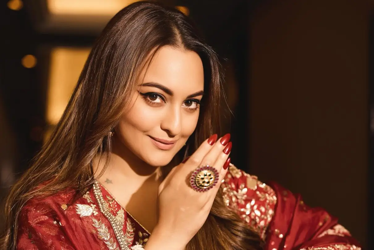 Sonakshi Sinha Responds to Criticism Surrounding Heeramandi: Says "We Never Promised a History Lesson"