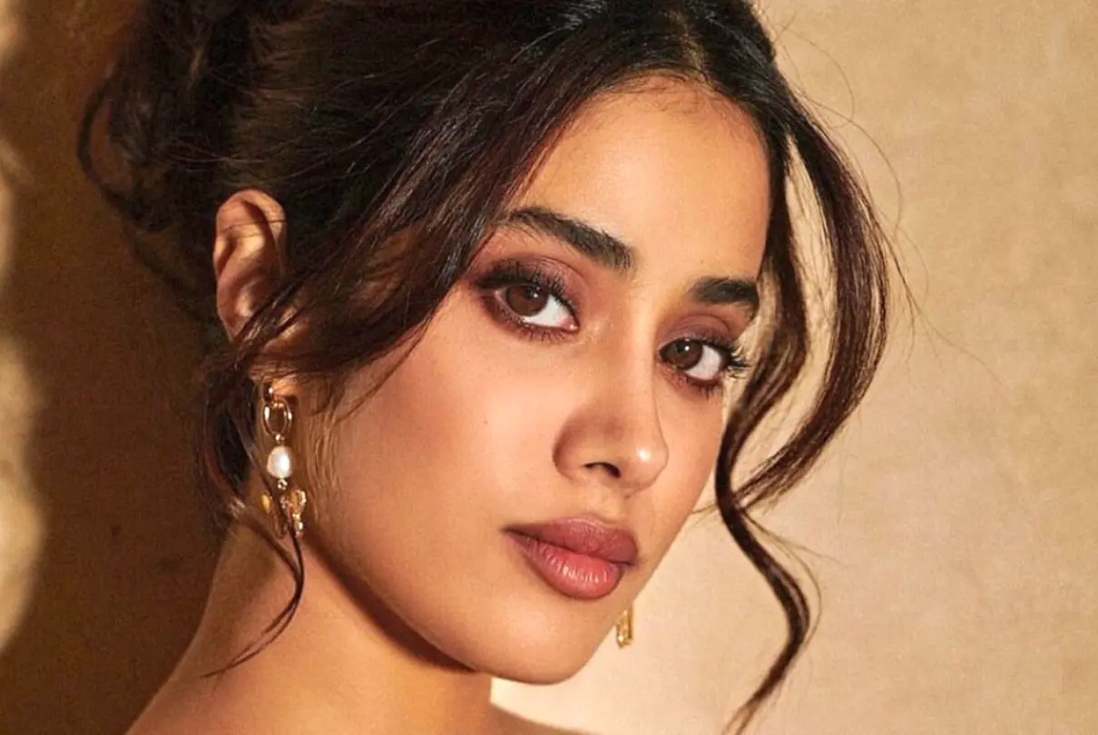 Janhvi Kapoor Hospitalized For Food Poisoning To Be Discharged Within 2 Days Report