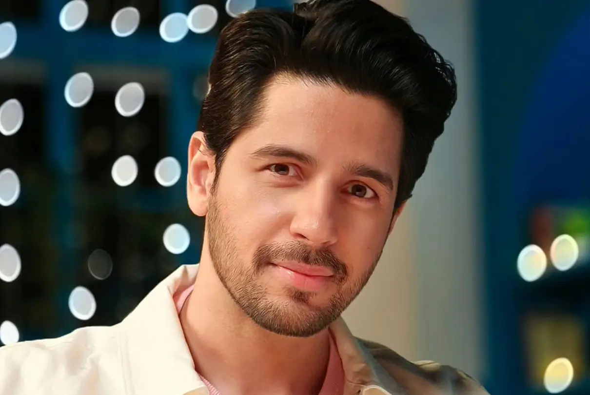 Sidharth Malhotra Finally Speaks Out After Fan is Scammed of Rs 50 Lakh Using His Name! Says "I Want to Assure…"; Read More to Get Full Details!