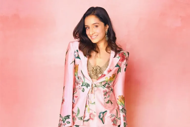 Shraddha Kapoor Responds Hilariously to Fans Requesting Her Aadhaar Card Photo: Says "Bardaash Nahi Kar Paoge"; Read Now!